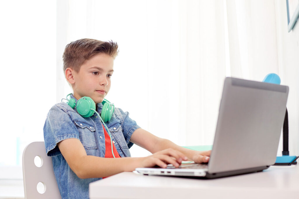  - amerikick -  - happy-boy-with-headphones-typing-on-laptop-at-home-P8DVXNC -  - amerikick -  - happy-boy-with-headphones-typing-on-laptop-at-home-P8DVXNC - 